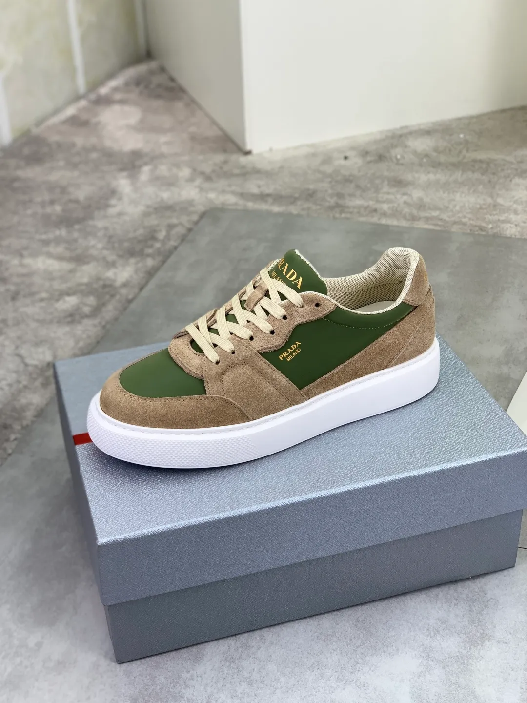 Men's men's shoes P560 💰【New style】Top quality, new popular models on the official website, which will never go out of style for a century, 🆘 The trendy brand (Prada) mainly promotes popular models, avant-garde and versatile fashionable men's shoes, privately molded, with cowhide splicing and 1:1 oil edge treatment... fashionable and simple, original imported cowhide with python skin, cowhide leather lining for feet; the atmosphere and personality are more fashionable, eye-catching and pursuing class. It will subvert the old idea and be a must-have for fashionistas who want to spend time with you! Must keep it! High-end comfortable and low-cost, high-end quality workmanship. Size: 38-45 4️⃣ colors available. full package